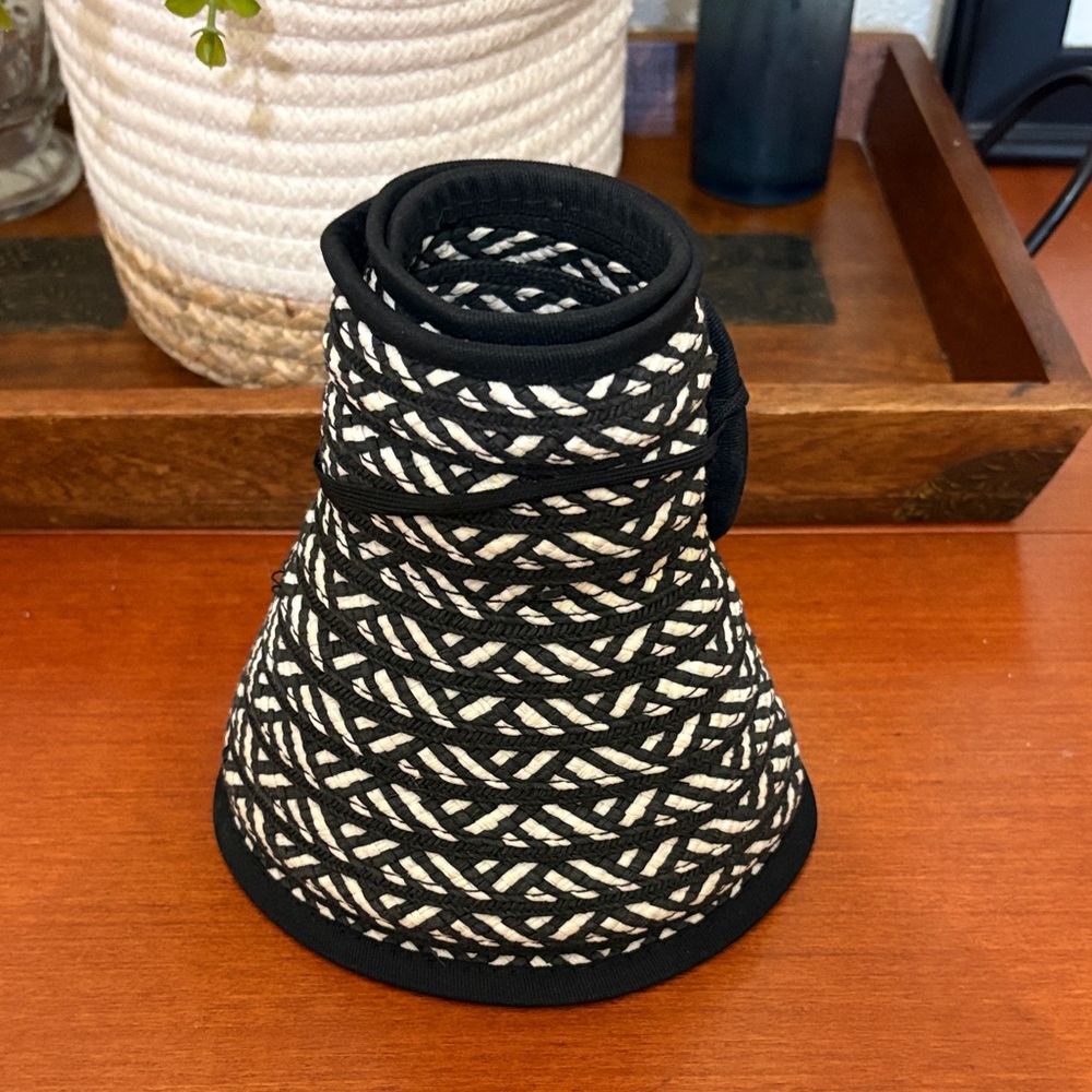 San Diego Hat Company Black and Cream Woven Basket